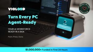 VioloopのAIワークフォース設定デバイスをノートパソコンの横に配置した実使用シーン